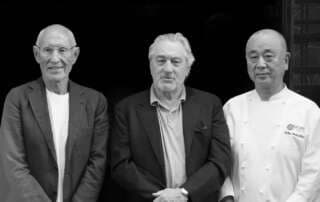 Những nhà sáng lập nổi tiếng của Nobu. Từ trái qua ông Meir Teper, Robert De Niro và Nobu Matsuhisa.